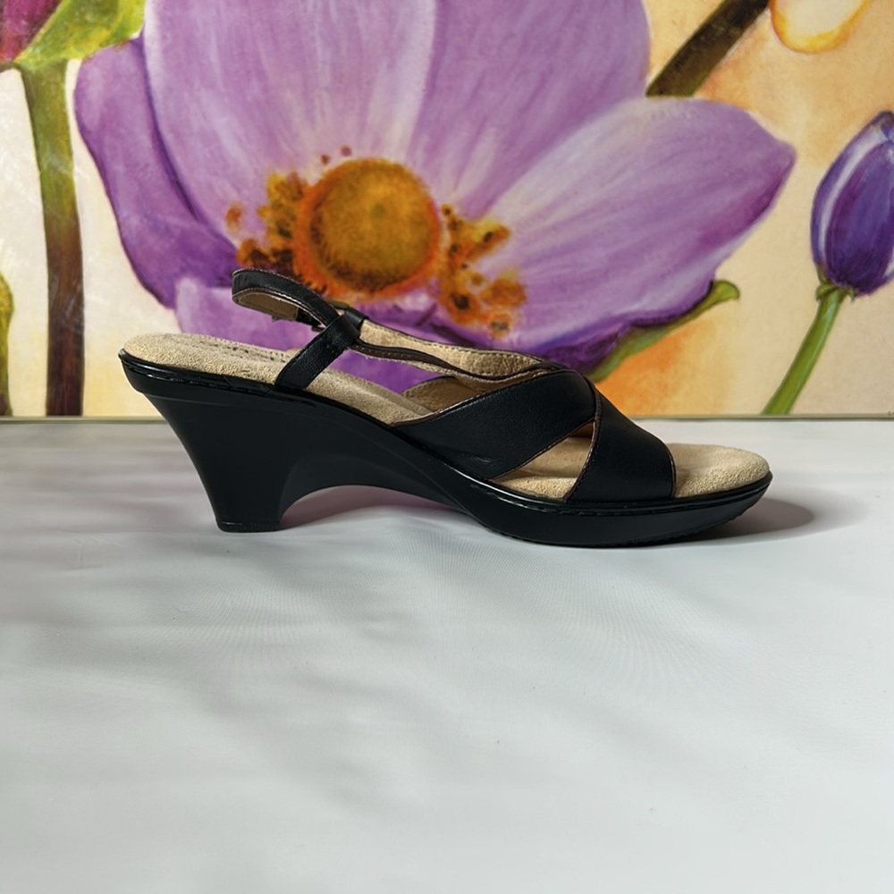 Softspots Black and Strappy Sandals